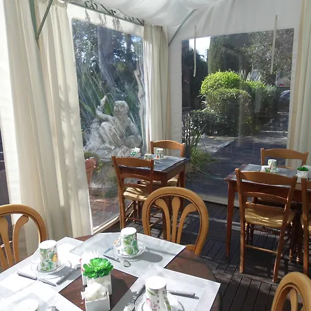 Le Pre Catelan Готель 3*